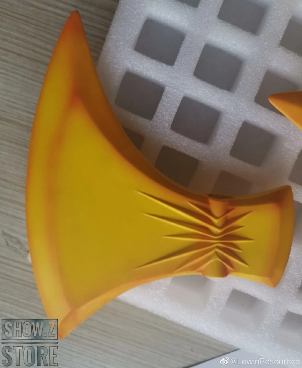 Lewin Resources LW-01B Optimus Prime Clear Limited Edition W/ LED 9 Lewin Resources LW-01B Optimus Prime Clear Limited Edition W/ LED - Image 7