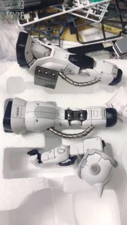 Metal Soldier MS 1/100 MS-06J MS06J Zaku II White Ogre Gundam Mobile Suit -Toy Store ce4b4f045d